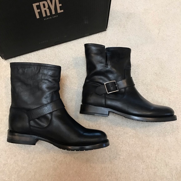 *8.5 left* NIB Frye Natalie Engineer Short Boots - Picture 6 of 8